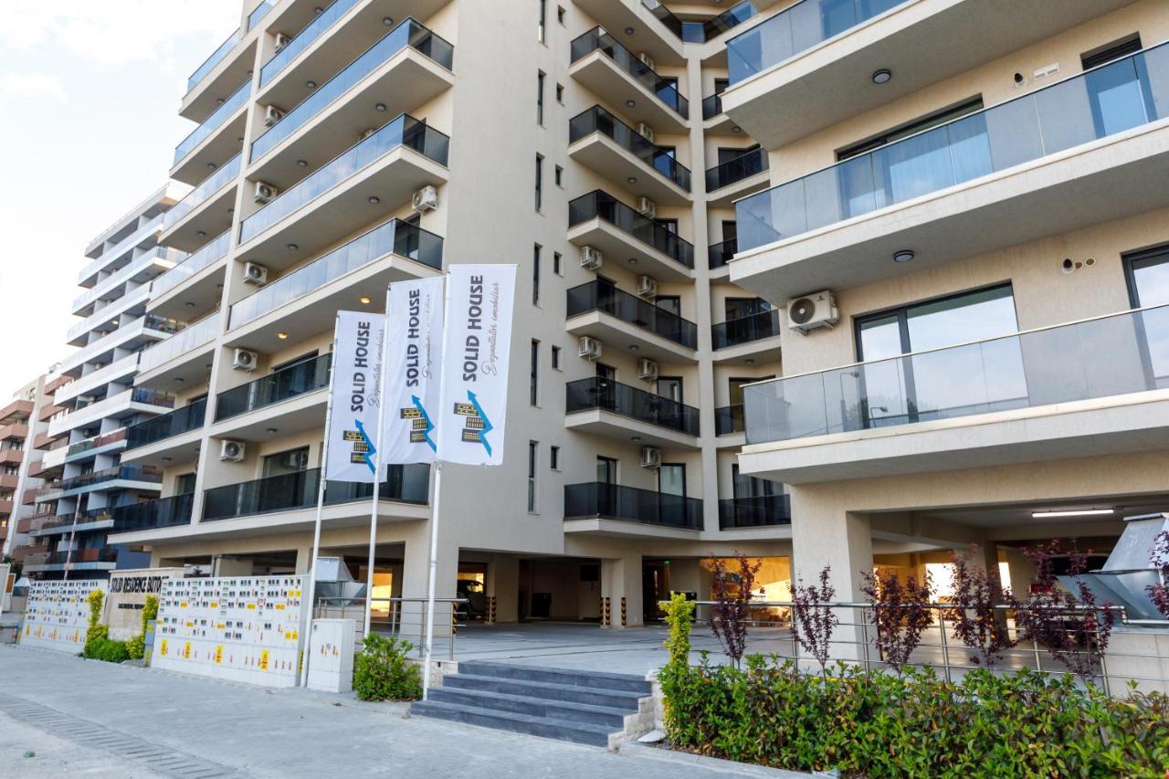 Lucky 13 Apartment *