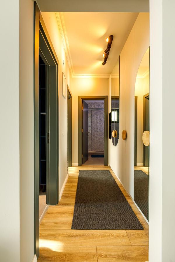 Lucky 13 Apartment *